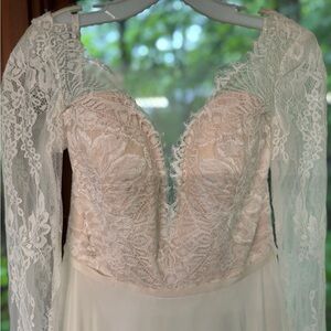 Long sleeve plunge lace chiffon wedding dres | David's Bridal Studio | 8 fits 6